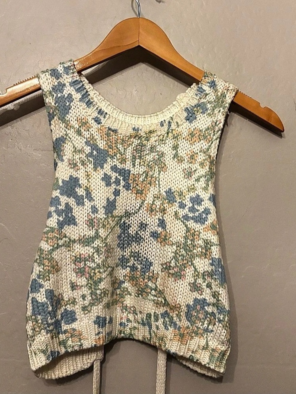LE LIS Floral Knit Sweater Vest in Cream & Blue XS